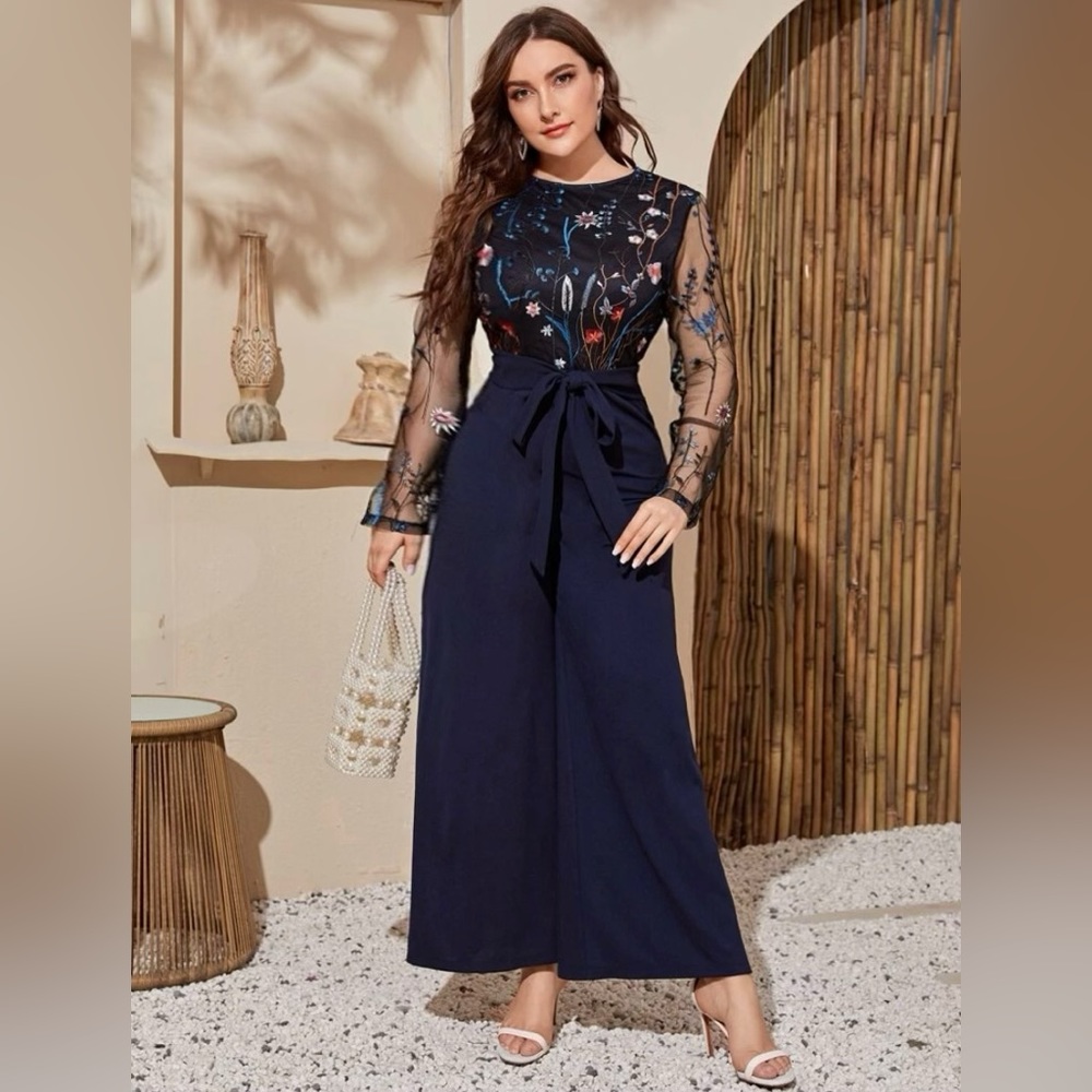 New Elegant navy blue embroidery wide leg jumpsuit size Small US 4 EUR 36